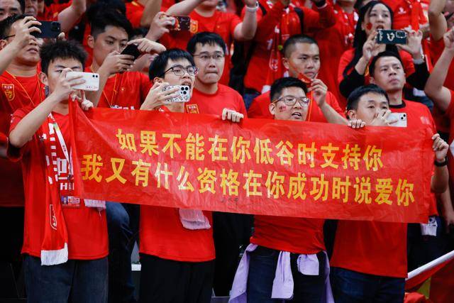 马刺季前赛困境与三后卫阵容的挑战